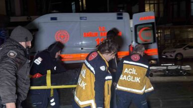 park halindeki tira carpan motosiklet surucusu agir yaralandi qW4yT9pe