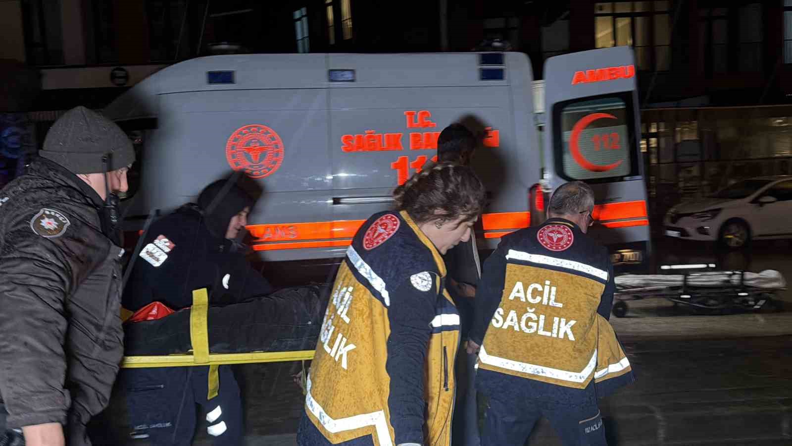 park halindeki tira carpan motosiklet surucusu agir yaralandi qW4yT9pe