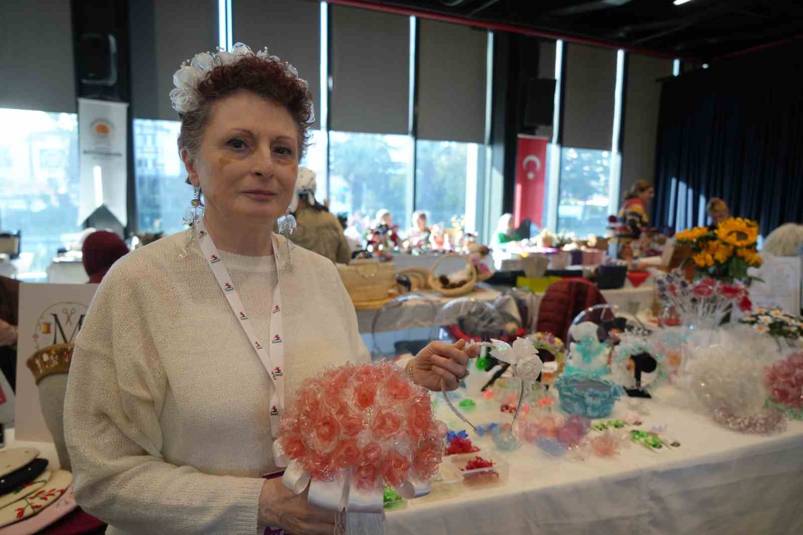 plastik atiklar cicek acti cevreye duyarli sanat VEIlTNOF