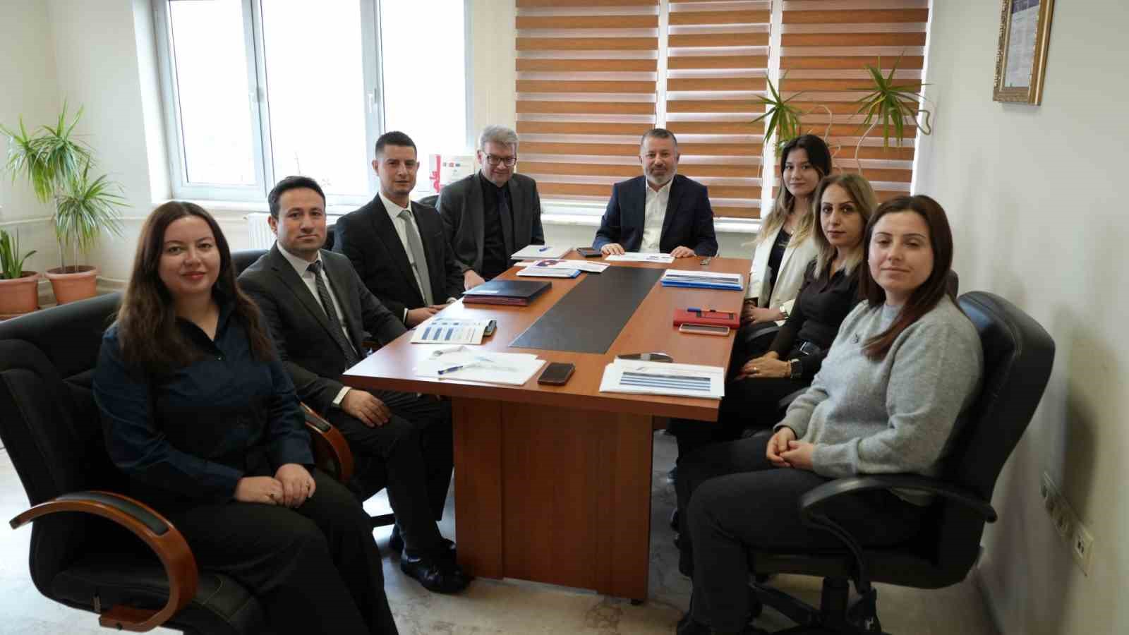 rektor kirisik uluslararasi iliskiler koordinatorlugu ekibiyle bir araya geldi KI2Lquy4