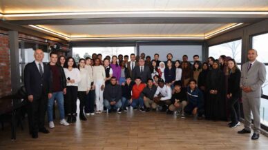 rektor ozolcer geleneksel karaelmas tomer kahvaltisinda kultur elcileriyle bulustu Zg4Si12N