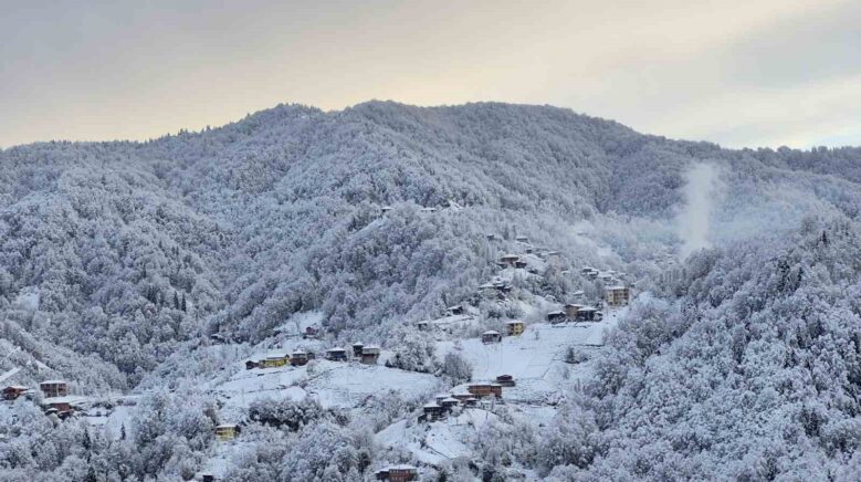 rizenin yuksek kesimlerinde kar kalinligi 1 metreyi asti QkEyTePR