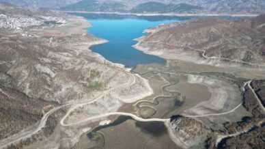 sadece baraj sulari cekilince kullanilan yol kalici hale getiriliyor bYSuEFUS