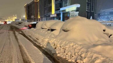 safranboluda araclar kar altinda adeta kayboldu zUR17JbO