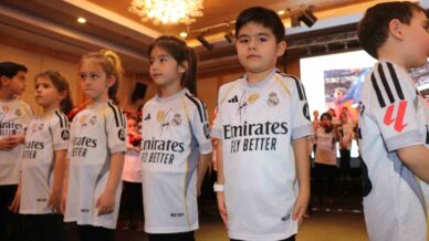 sahne minik arda gulerlerle doldu guler ailesi goz yaslarini tutamadi Q21wgQUa