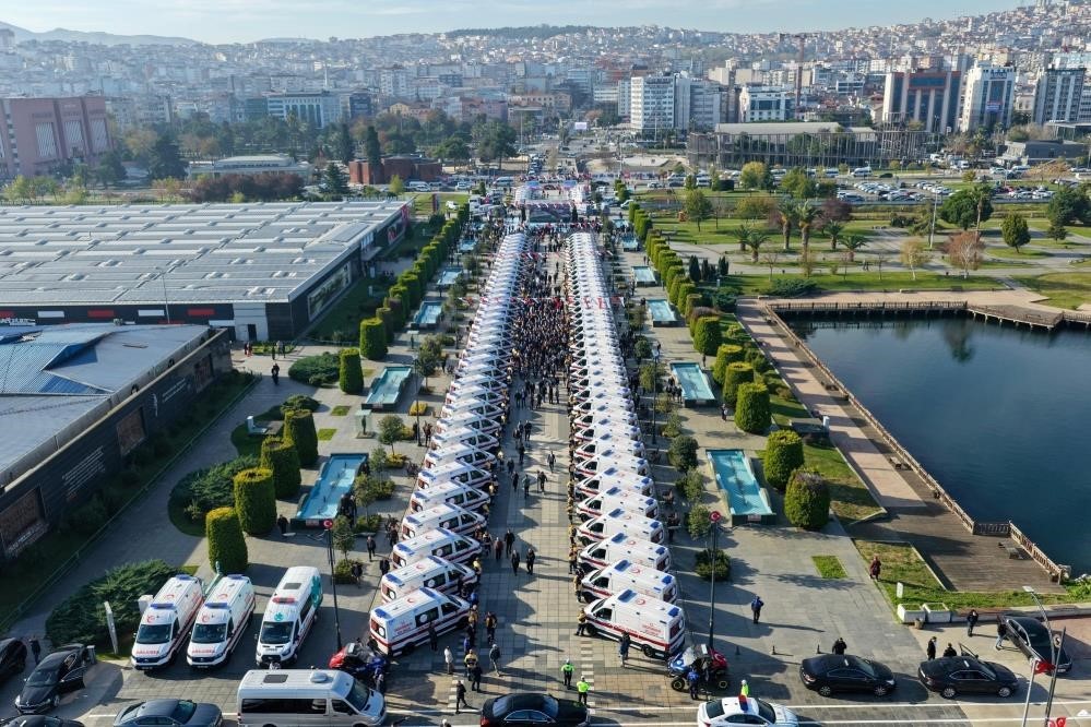 samsunda 112 ambulanslari 2025te 4 milyon kilometre yol yapti dunyayi 100 kez turladi m3A7X1lk