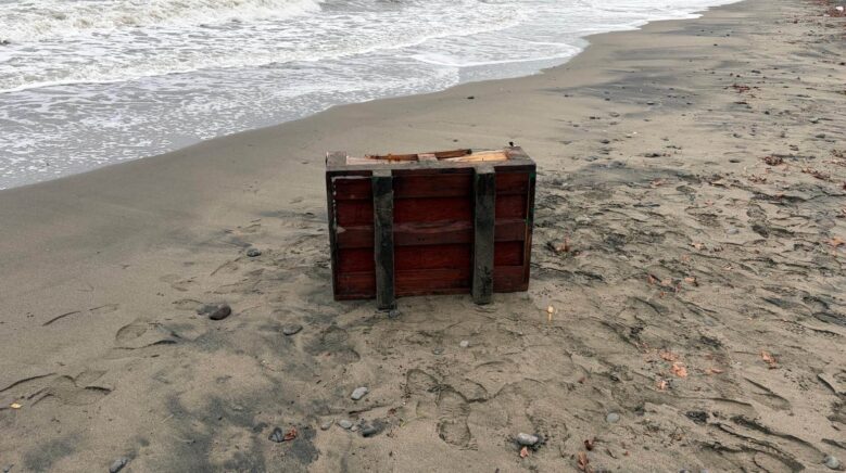 samsunda sahile vuran sandik incelemeye alindi yePBKy9h