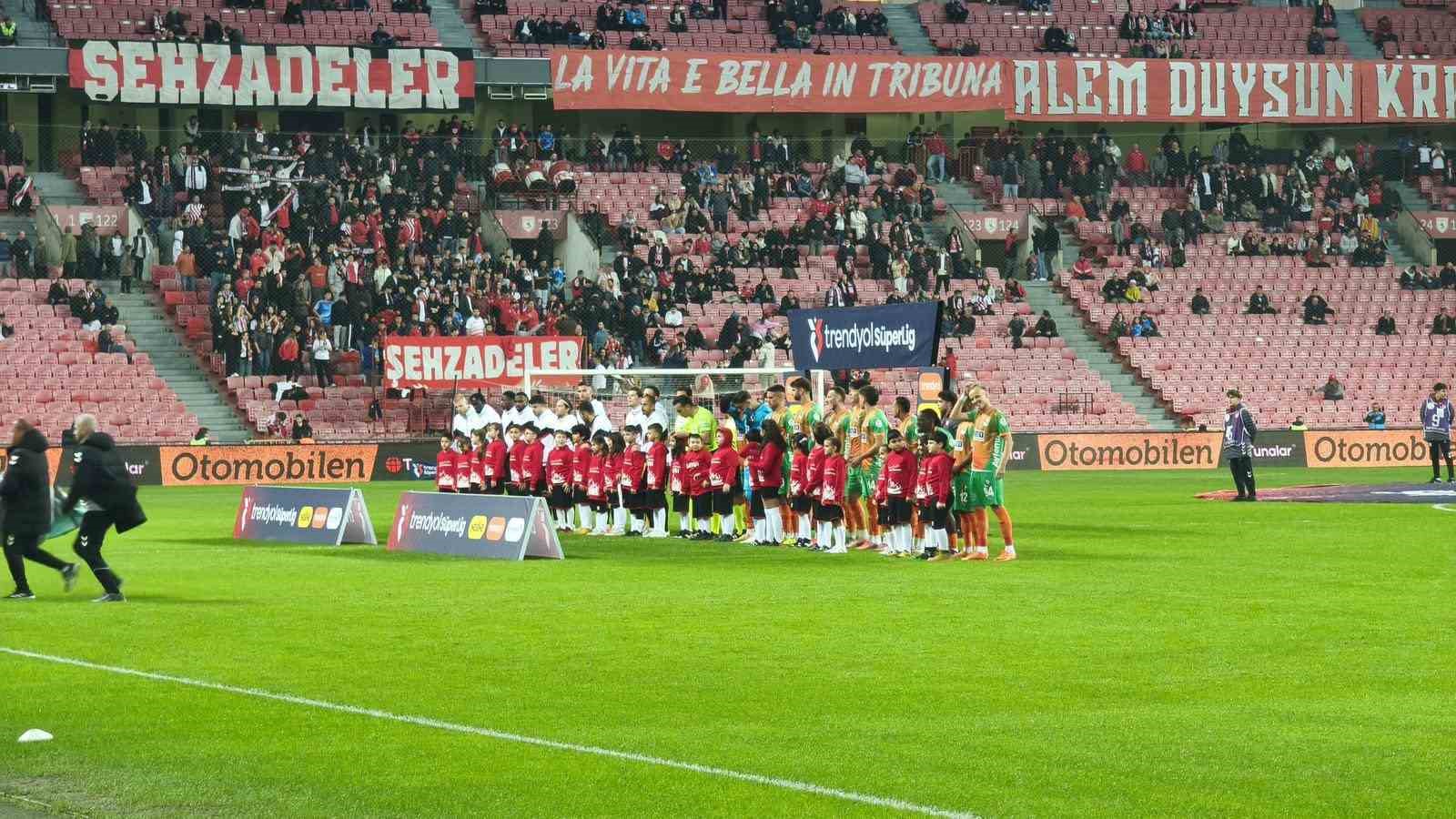 samsunspor ozel cocuklarin tasarladigi formalarla sahaya cikti Y3a6nlEC