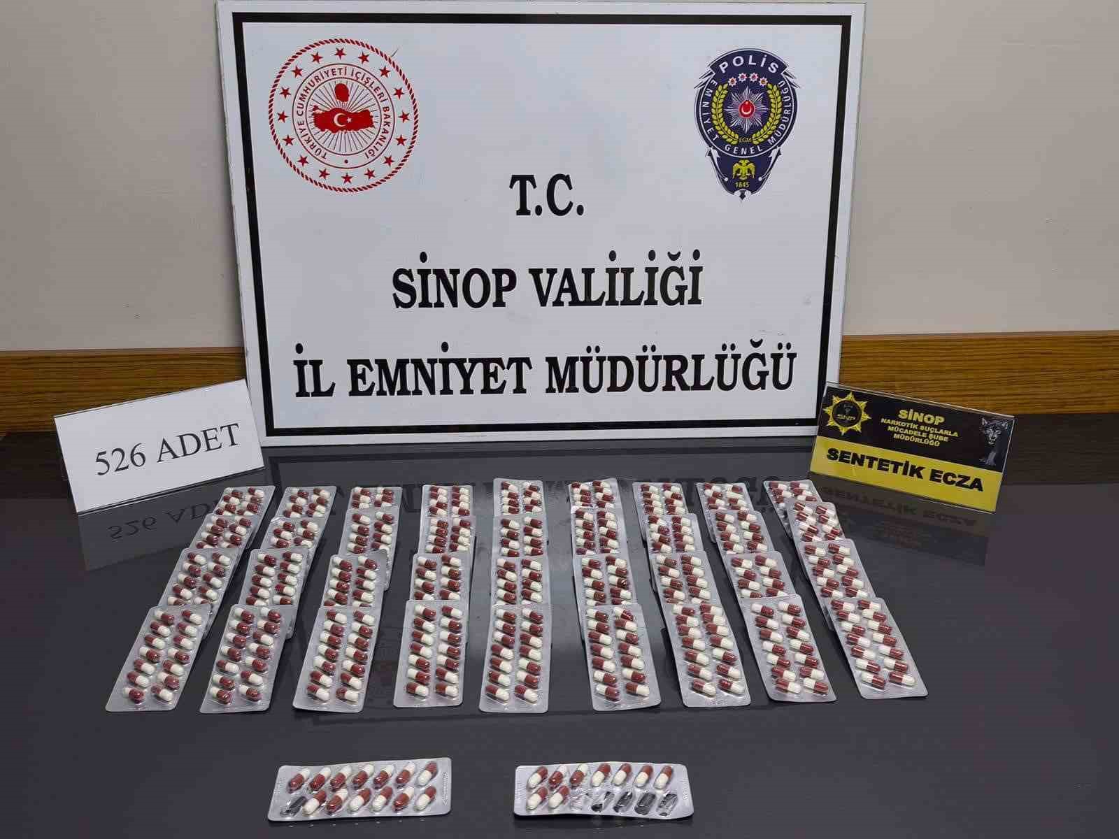sinopta zehir tacirlerine darbe 526 sentetik ecza ile yakalanan 2 supheli tutuklandi PnvQJpY1