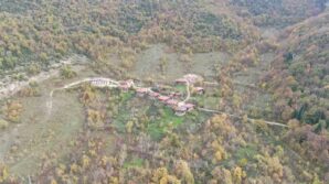 sonbahara burunen ormanlar ve cam kokulu evler mest ediyor 8K19HHZ9