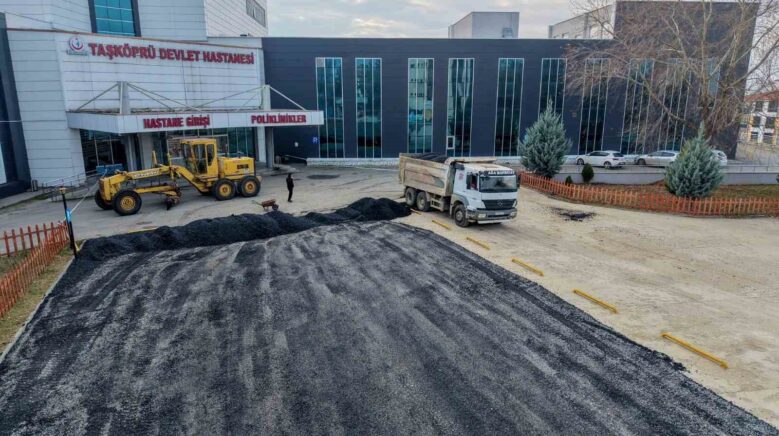 taskopru belediyesi hastane otoparkini sicak asfaltla bulusturdu DL19tPpK