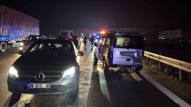 temin bolu gecisinde 3 arac carpisti 7 yarali qQVHlBBU