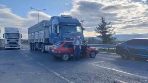 tir carptigi otomobili 20 metre surukledi Uj1GPsvk