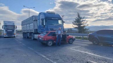 tir carptigi otomobili 20 metre surukledi Uj1GPsvk
