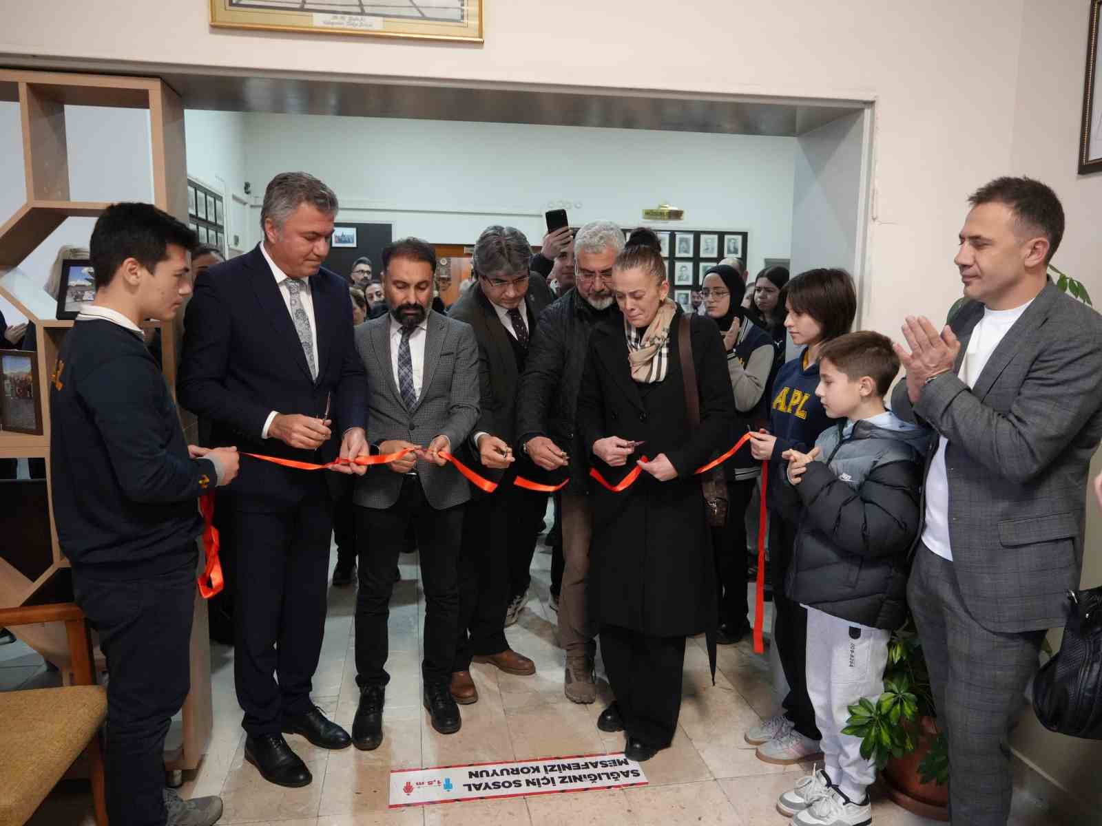trafik kazasinda hayatini kaybeden ogrencinin adi okulundaki kutuphanede yasatilacak XcRMjLvL