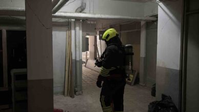 ust katlari otel olarak kullanilan is merkezinde cikan yangin ekipleri harekete gecirdi tUiTSQ3h