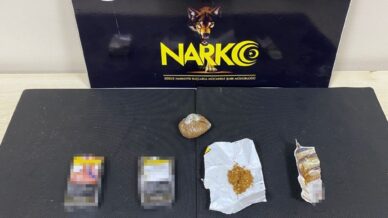 uyusturucu taciri koydeki evinde sucustu yakalandi kXIQk3nK