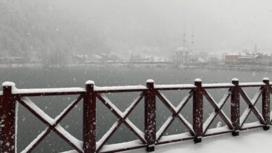 uzungol beyaz gelinligini giydi kar kalinligi 15 santimetreye ulasti dFu7IPaa