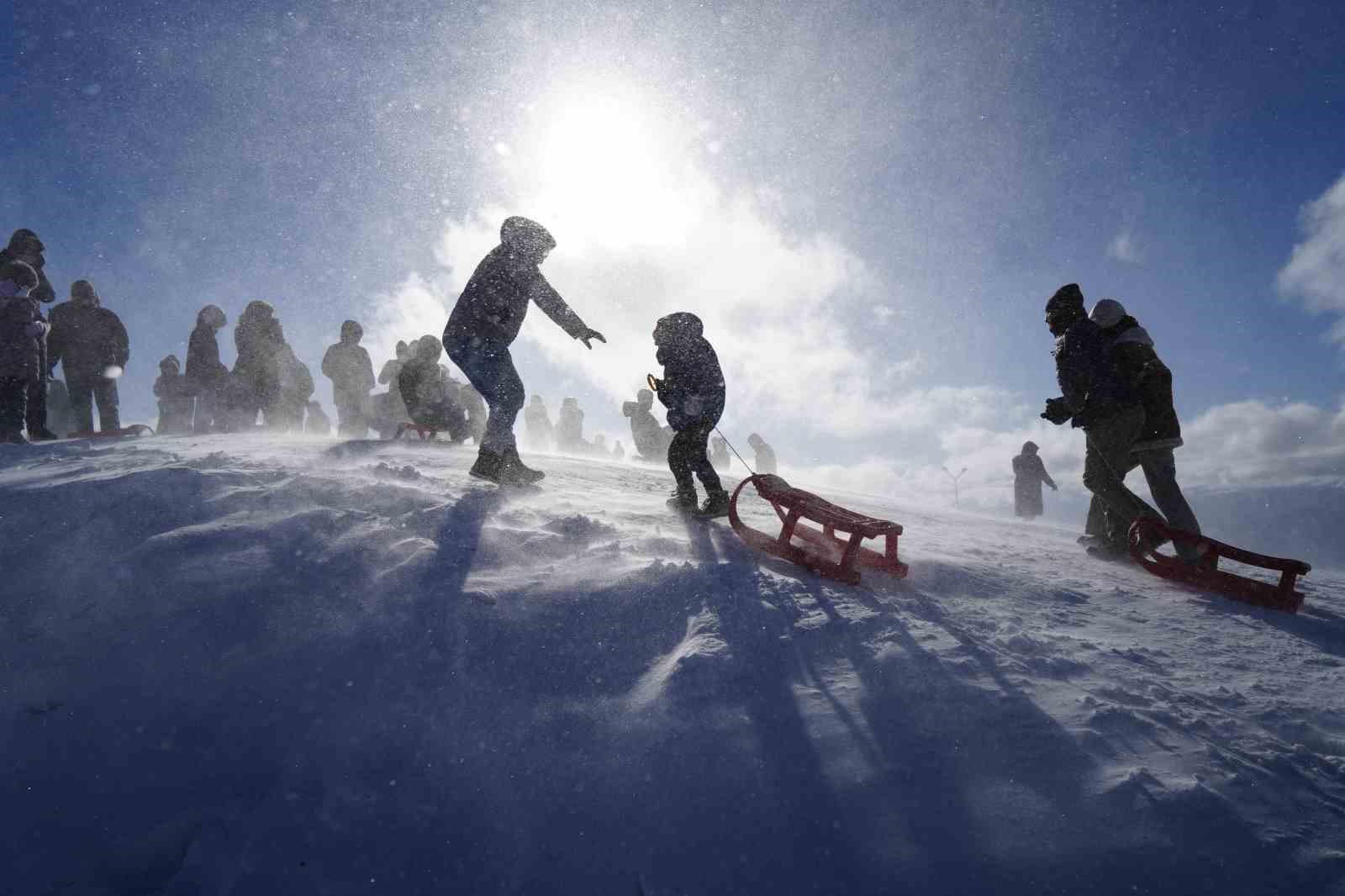 zigana gumuskayakta hafta sonu yogunlugu yasandi z836SQN2