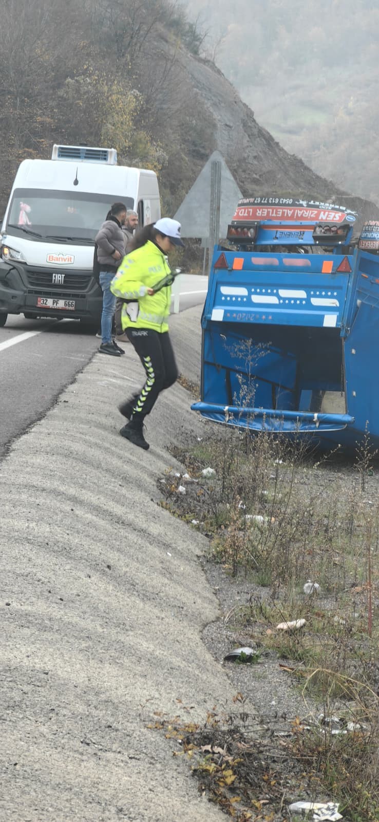 zonguldakta patpat ile ticari arac carpisti 8CbqVAeg