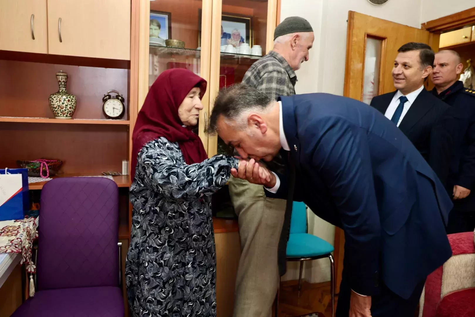 VALI CAGATAY KARABUKU TANIYOR