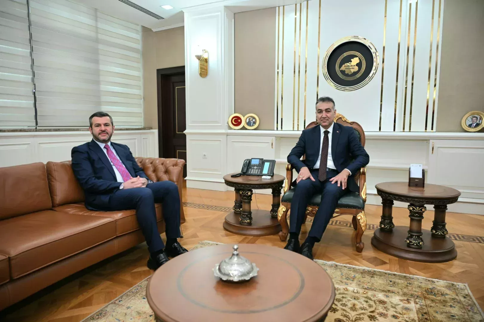 VALI CAGATAY KARABUKU TANIYOR4