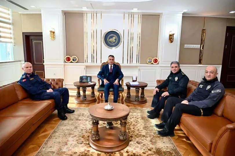 VALI CAGATAY KARABUKU TANIYOR6