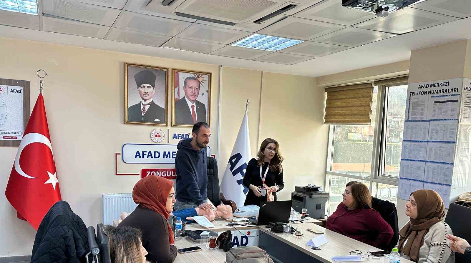afad personeline ilk yardim egitimi duzenlendi FlJ1jlz6