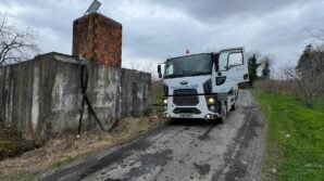 alaplida dereye atilan olu tavuklar nedeniyle 8 koy susuz kaldi YVEtBuOz