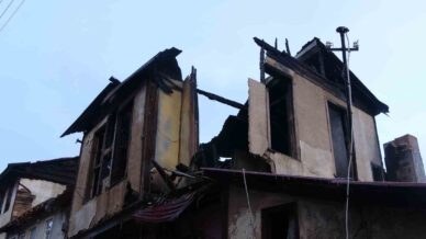 alev alev yanan konaktan geriye duvarlari kaldi kqBQVyYH