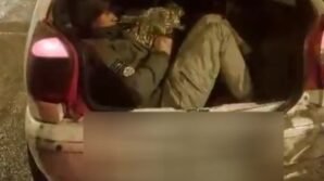 amasyada durdurulan otomobilden 5 kacak gocmen cikti v797xHXN