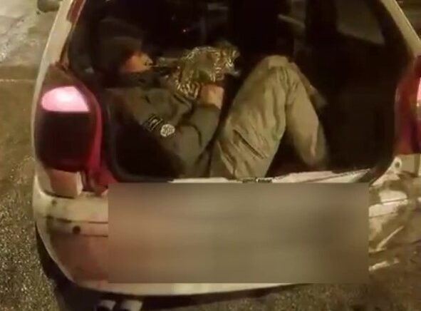 amasyada durdurulan otomobilden 5 kacak gocmen cikti v797xHXN