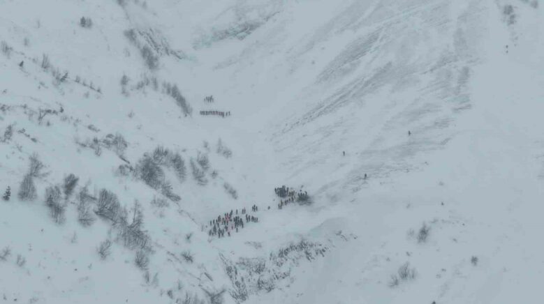 artvinde cig altinda kalan cobanlari arama calismalari havadan goruntulendi 5EDpvhRS