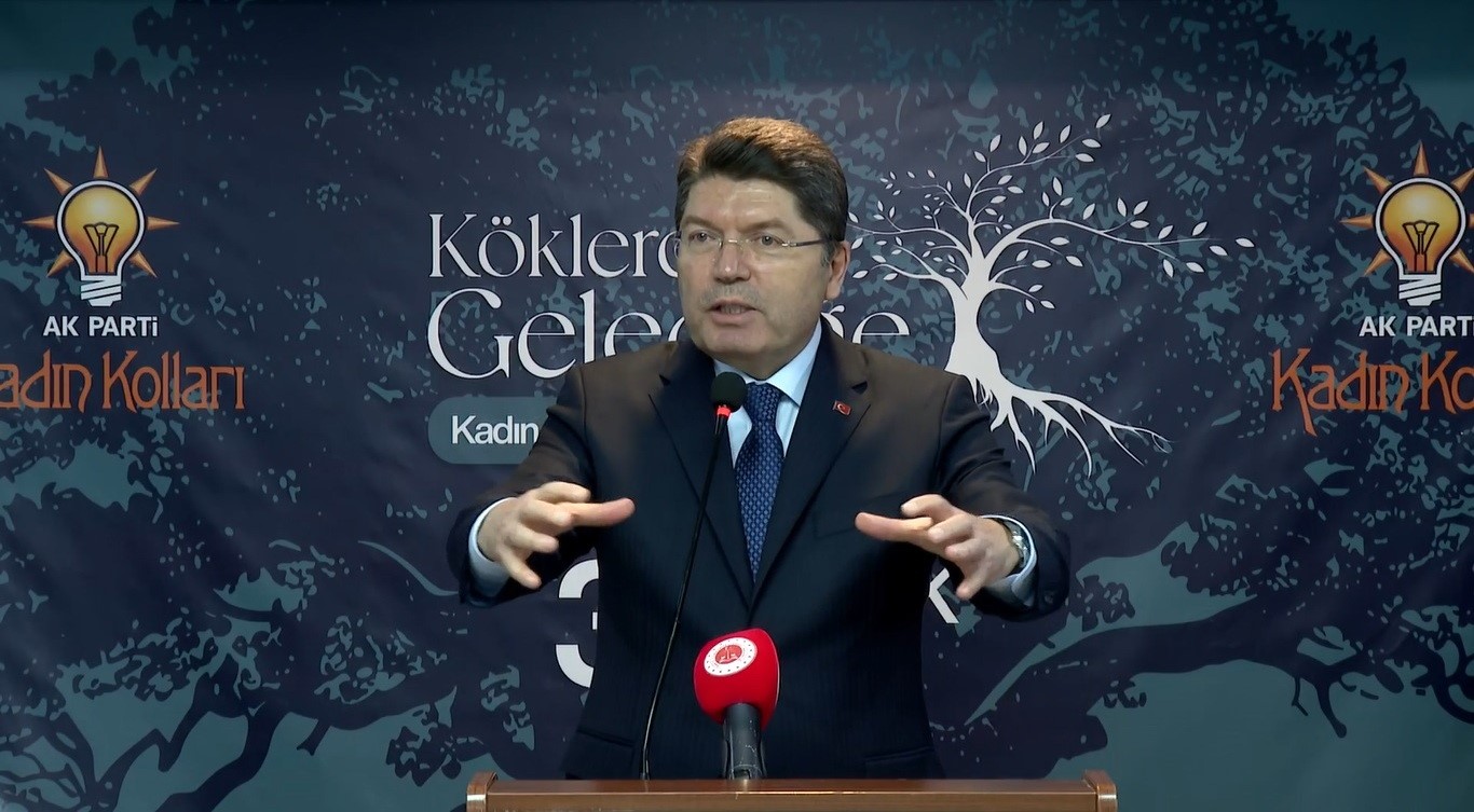 bakan tunc sanal tehlikelerden yavrularimizi korumak durumundayiz 79ULwOeq