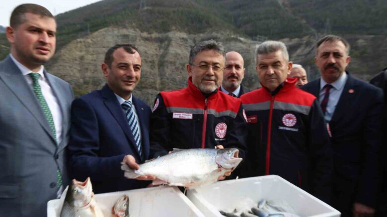 bakan yumakli turk somonu ihracati 500 milyon dolara ulasti xSpbzB7H