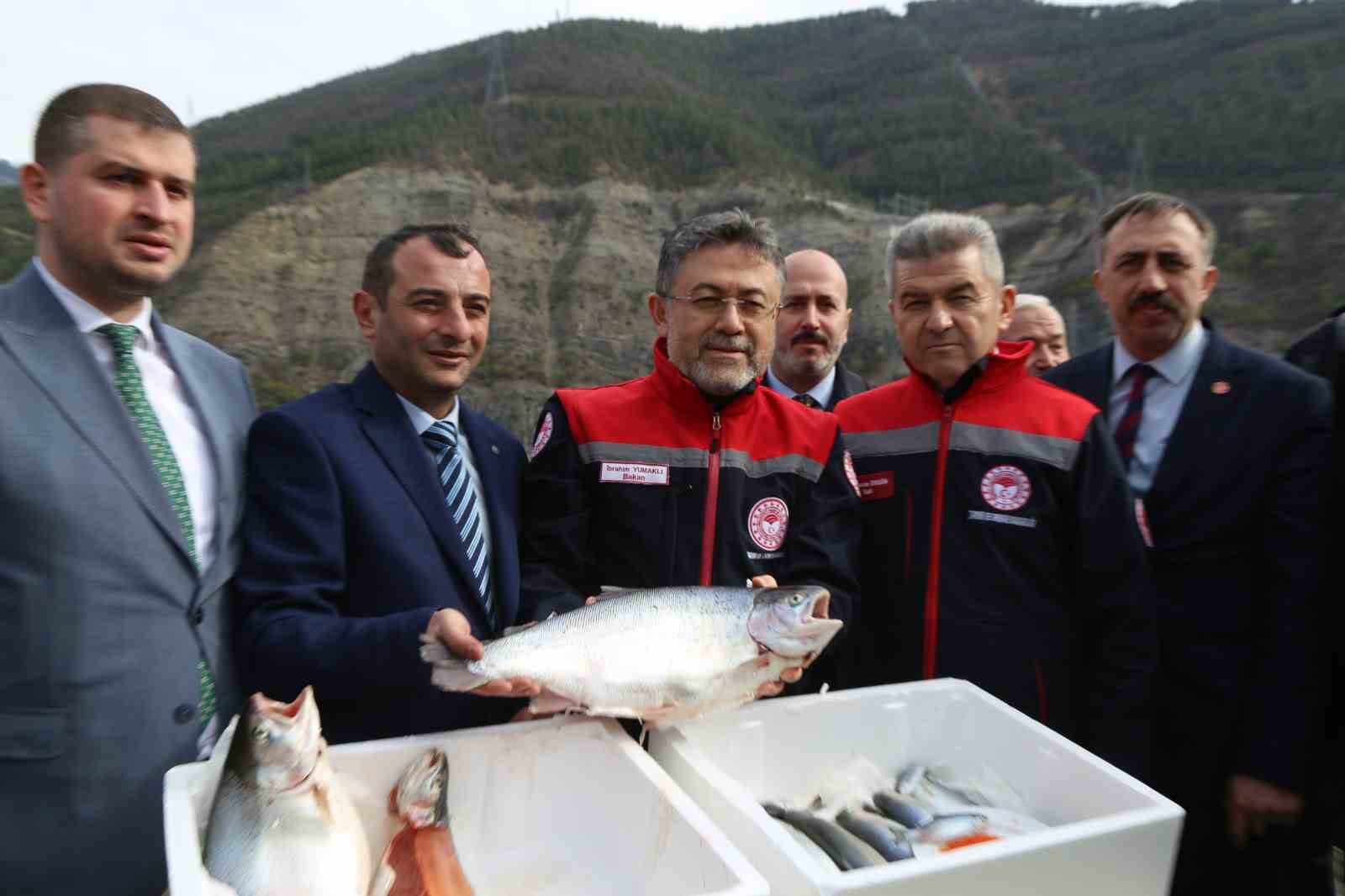 bakan yumakli turk somonu ihracati 500 milyon dolara ulasti