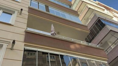 balkondan dusen yasli kadin hayatini kaybetti pFKsuHfv