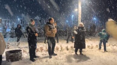 bartinda ilce protokolu vatandaslarla kartopu oynadi 1PHB7FKp