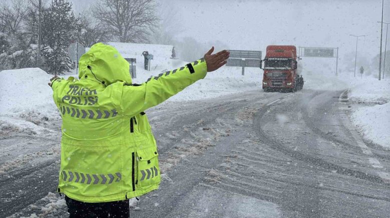 bolu dagi gecisi agir tonajli arac gecisine gelis gidis acildi 6IPSSlIE