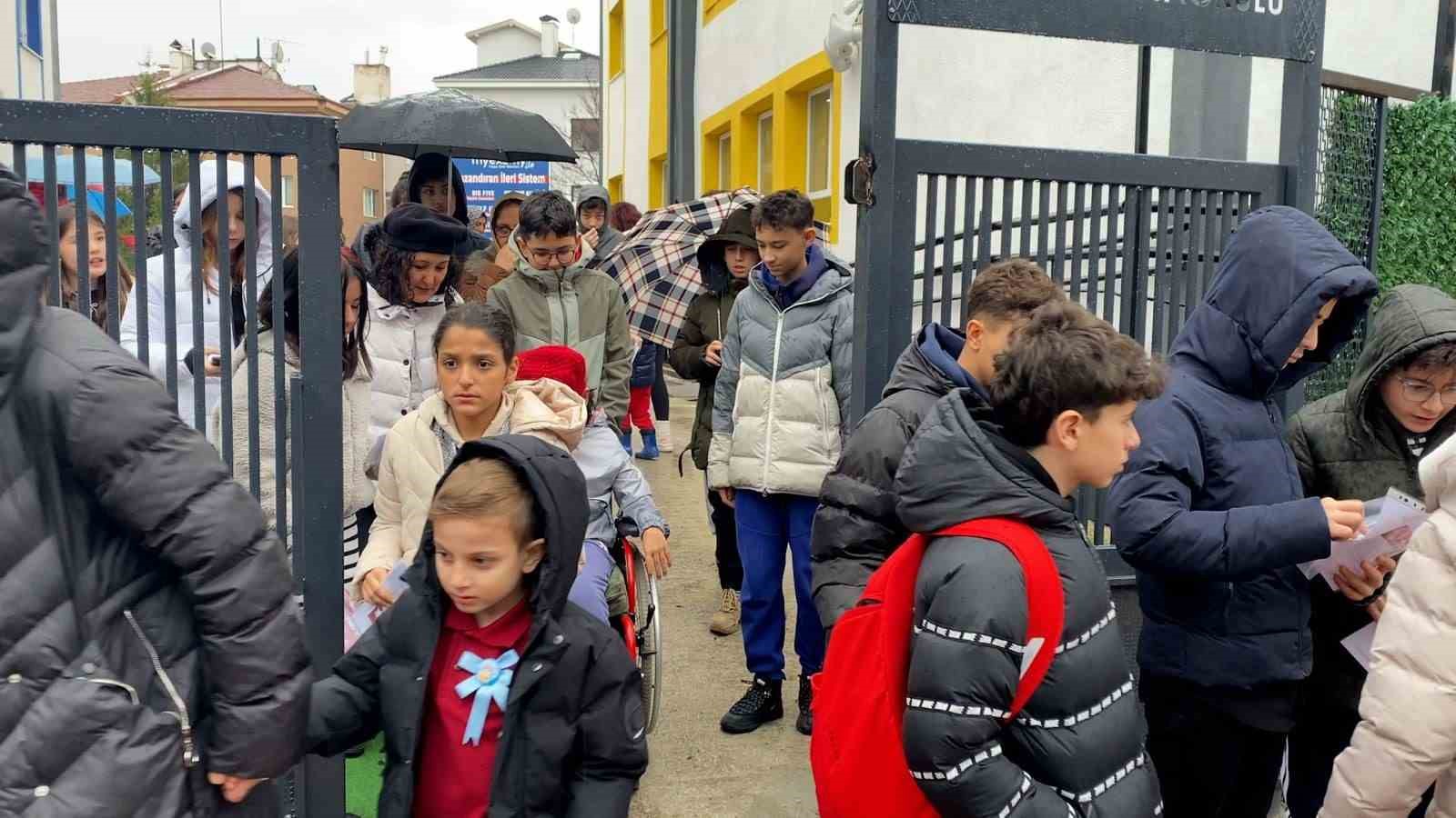 boluda 52 bin ogrenci karne sevinci yasadi dNbBMeVy
