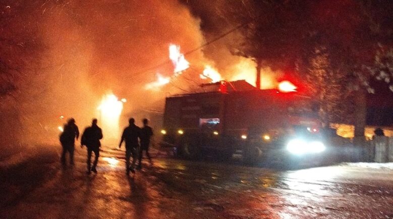 boluda iki katli ev alevlere teslim oldu hAqZs4FL