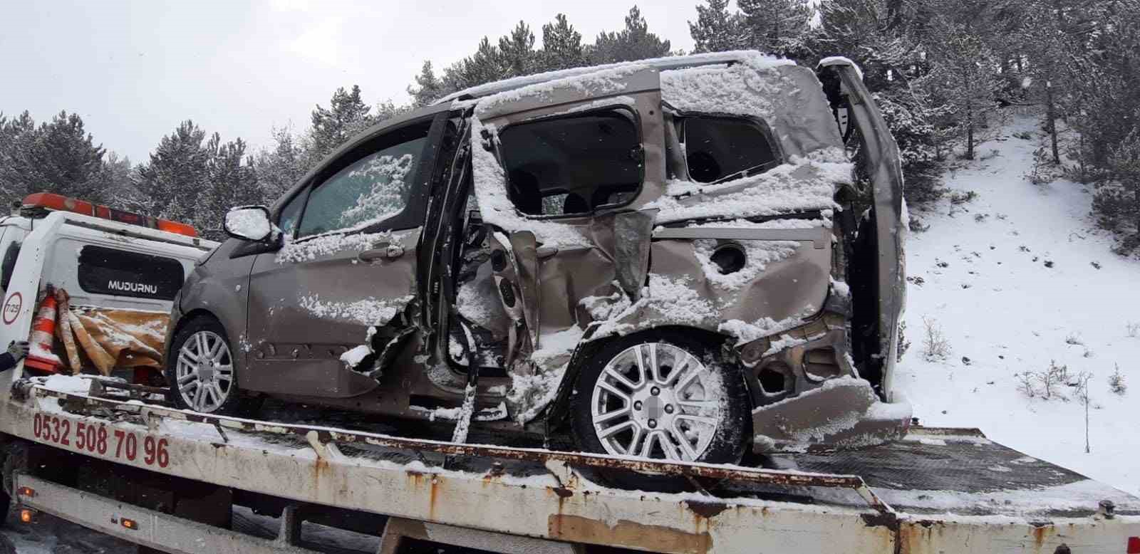 boluda kamyon ile hafif ticari arac carpisti 2 yarali b1nR3QSm