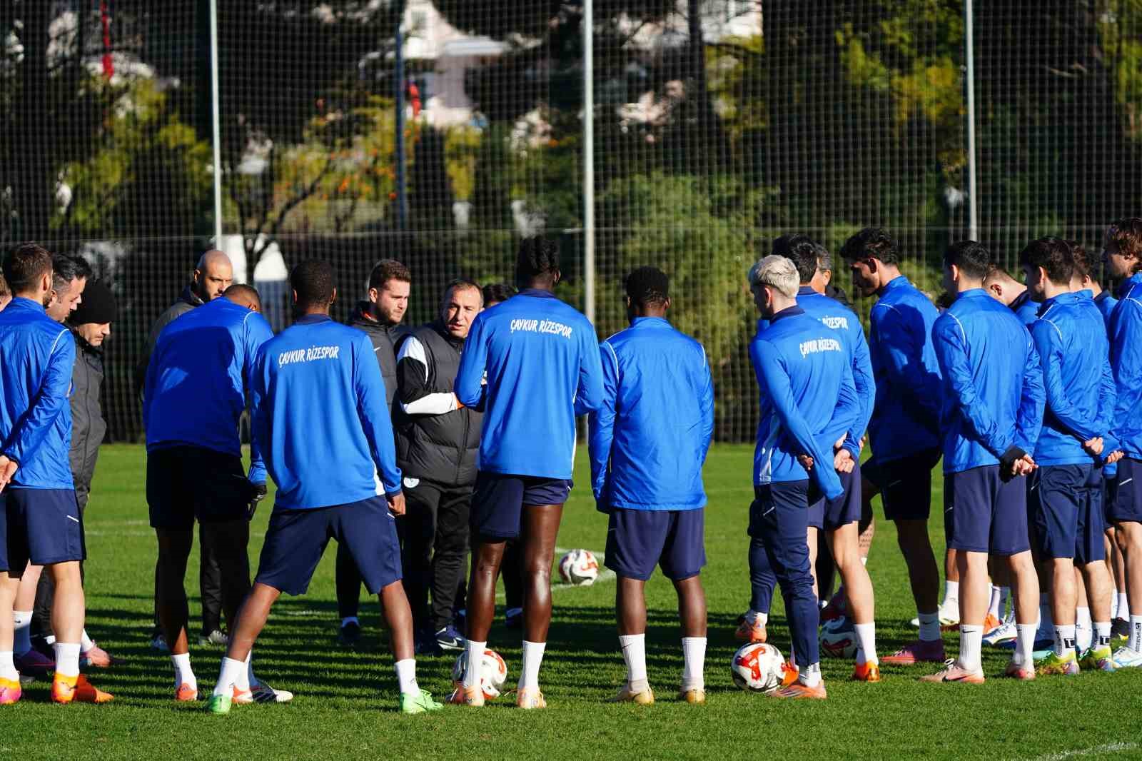 caykur rizespor antalya kampini tamamladi n8itIYYk