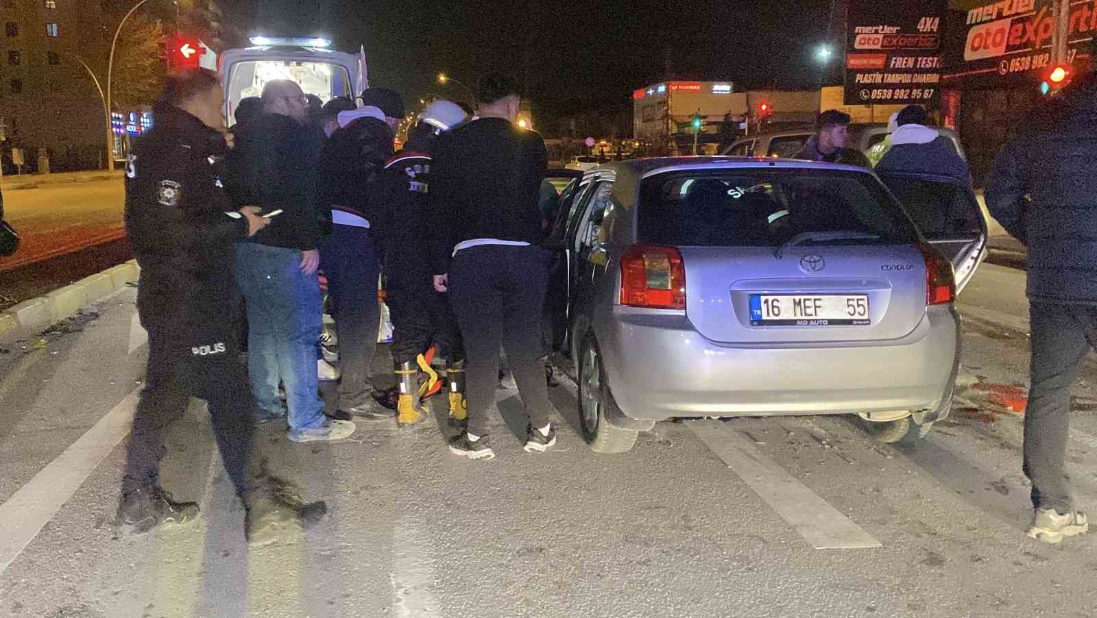 cekici ile carpisan otomobil hurdaya dondu ekipler yarali surucu icin zamanla yaristi 9ymNAJet