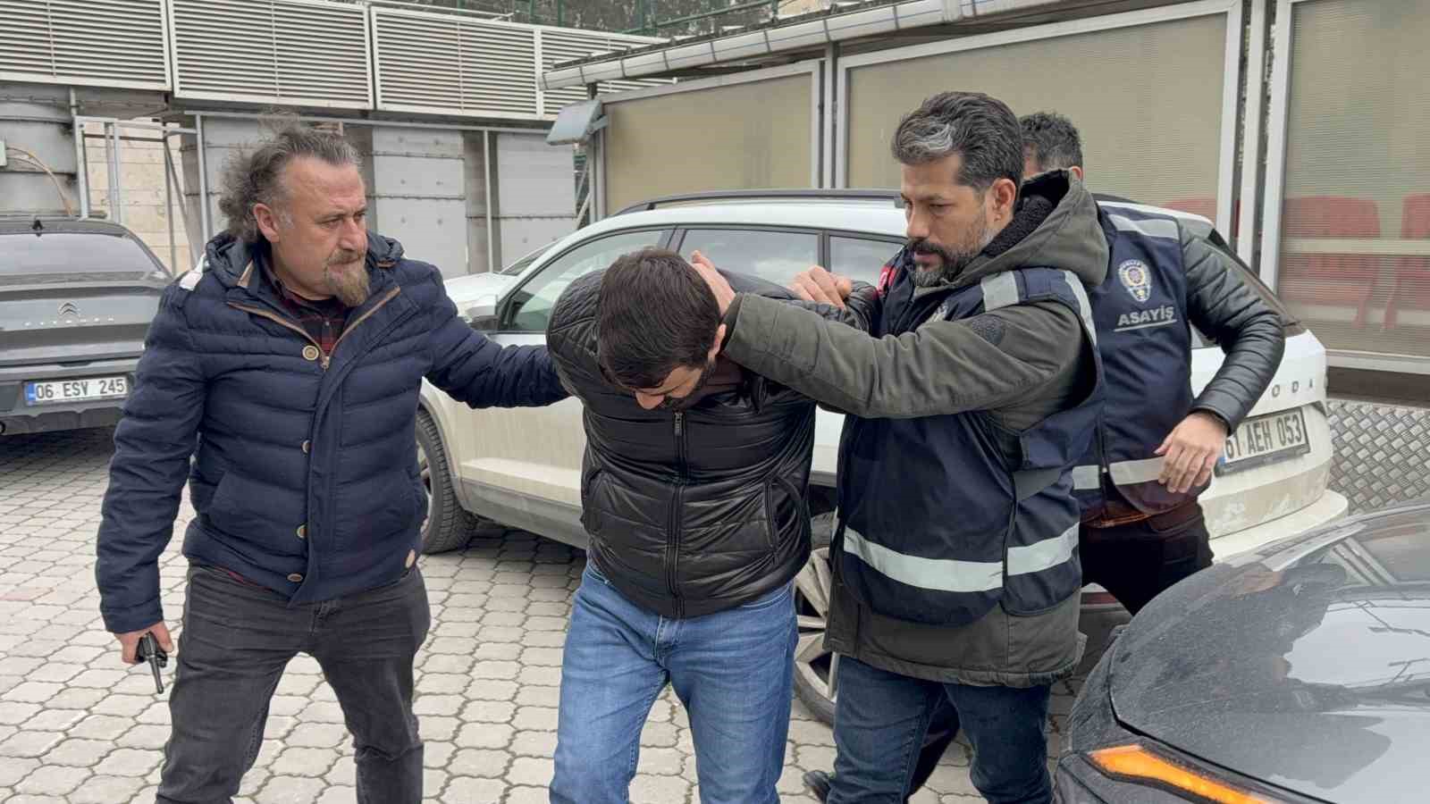 cezaevinden ciktiktan 104 gun sonra sokak ortasinda cinayet isleyen sahis adliyeye sevk edildi S98kPdA4