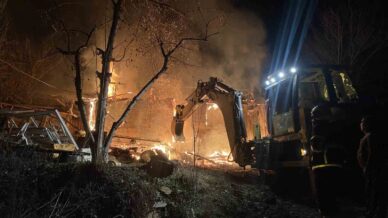 corumda cikan yangin ev ve depoyu kullanilamaz hale getirdi YIQreatS