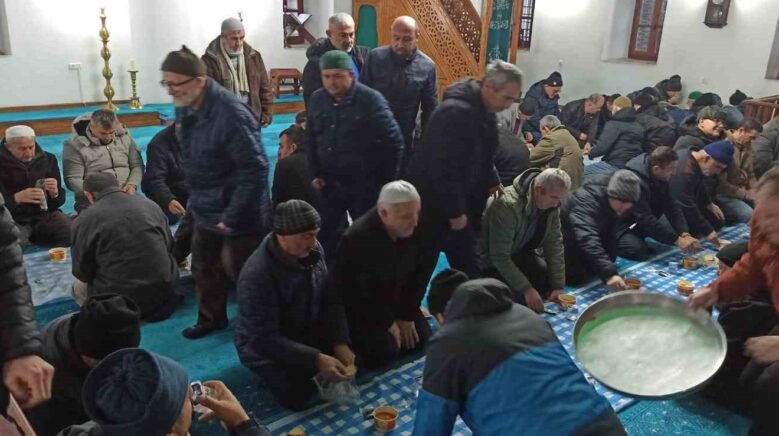 devrekliler yeni yilin ilk sabah namazi bulusmasinda bir araya geldiler e8VVJazG