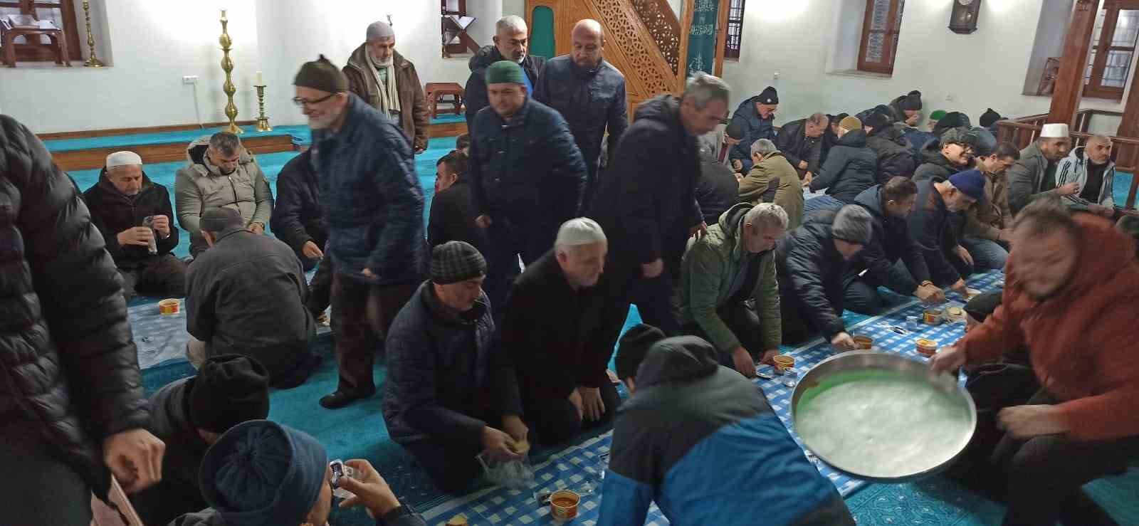 devrekliler yeni yilin ilk sabah namazi bulusmasinda bir araya geldiler e8VVJazG