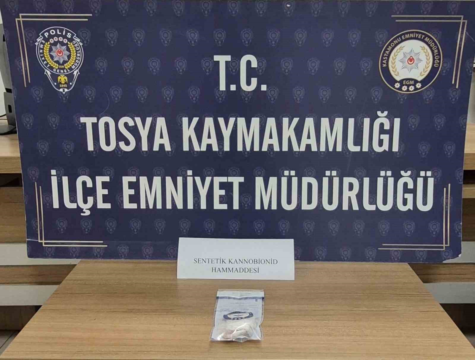durdurulan aracta uyusturucuyla yakalanan bir supheli tutuklandi kWupEbYt