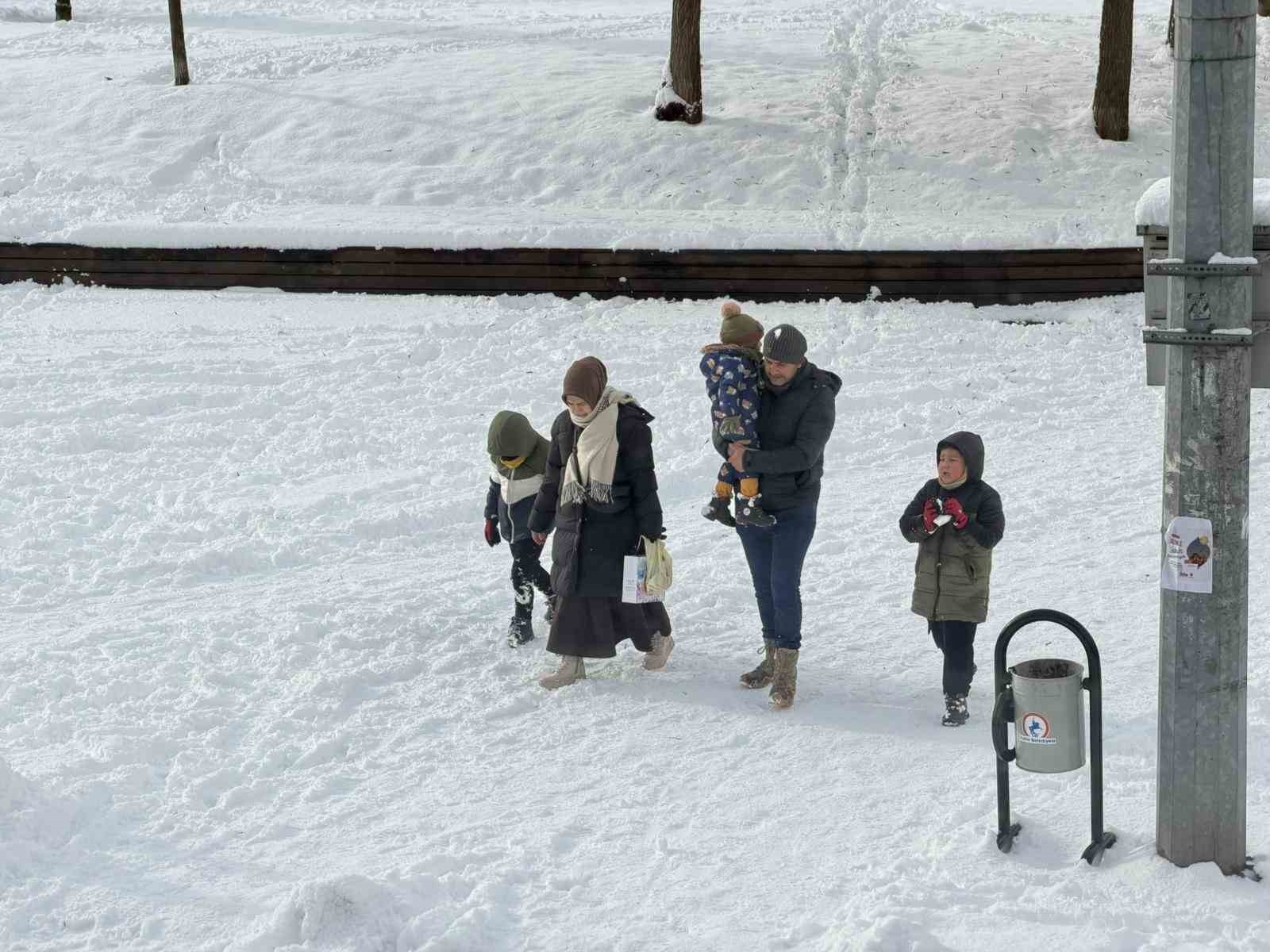 duzcede okullar 2 ocak 2026 gunu tatil edildi cFZlzWEr